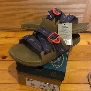 Men’s Chacos Chillos Slide Gecko Tapenade. US size 10. Tan with navy & red strap